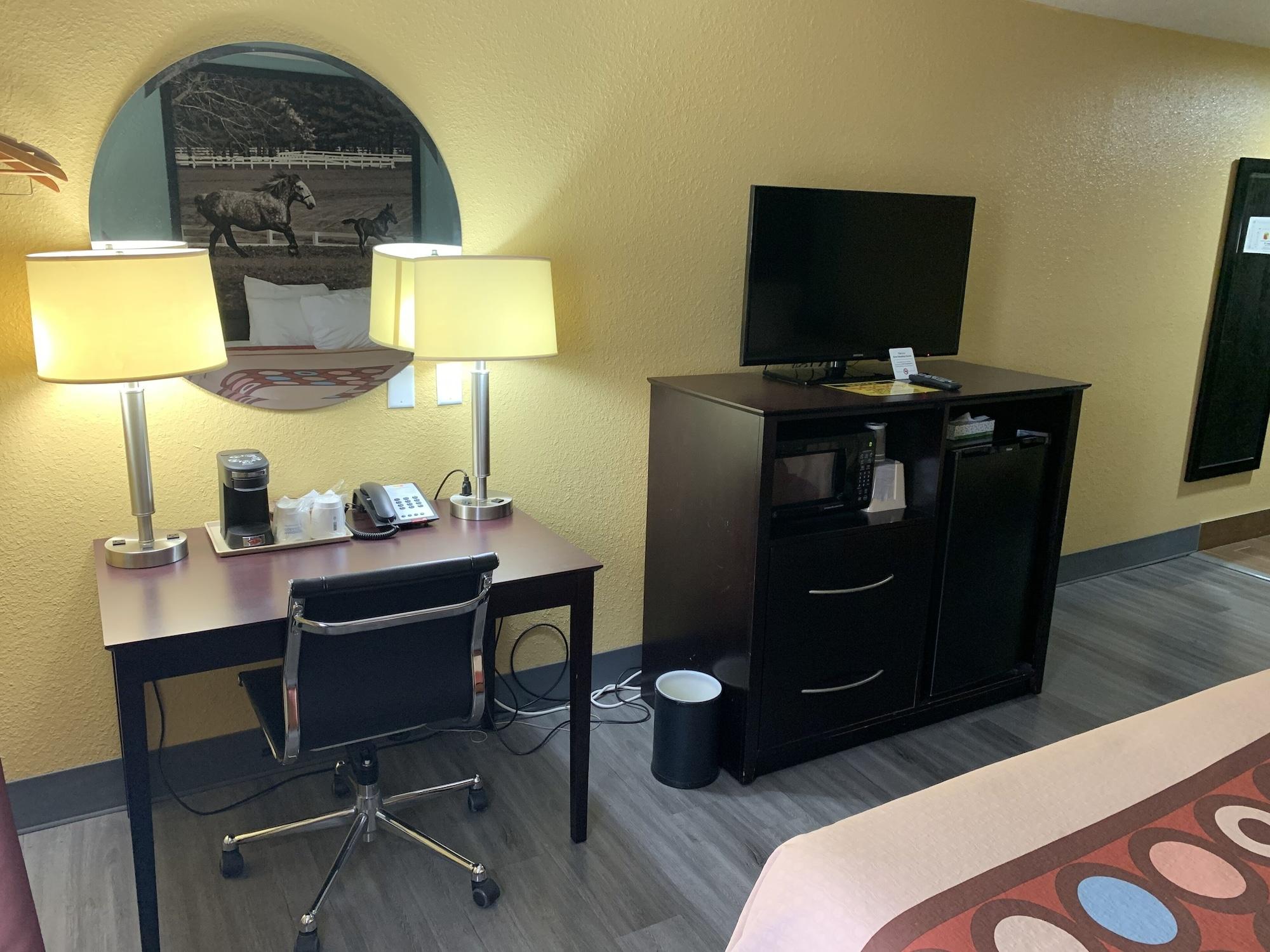 Hotel Super 8 By Wyndham Richmond Extérieur photo