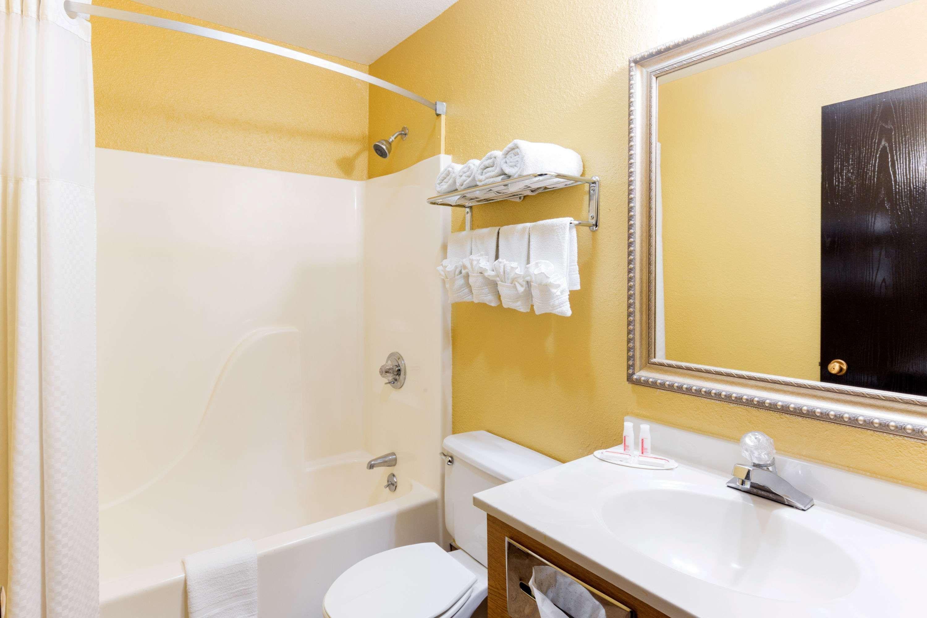 Hotel Super 8 By Wyndham Richmond Extérieur photo
