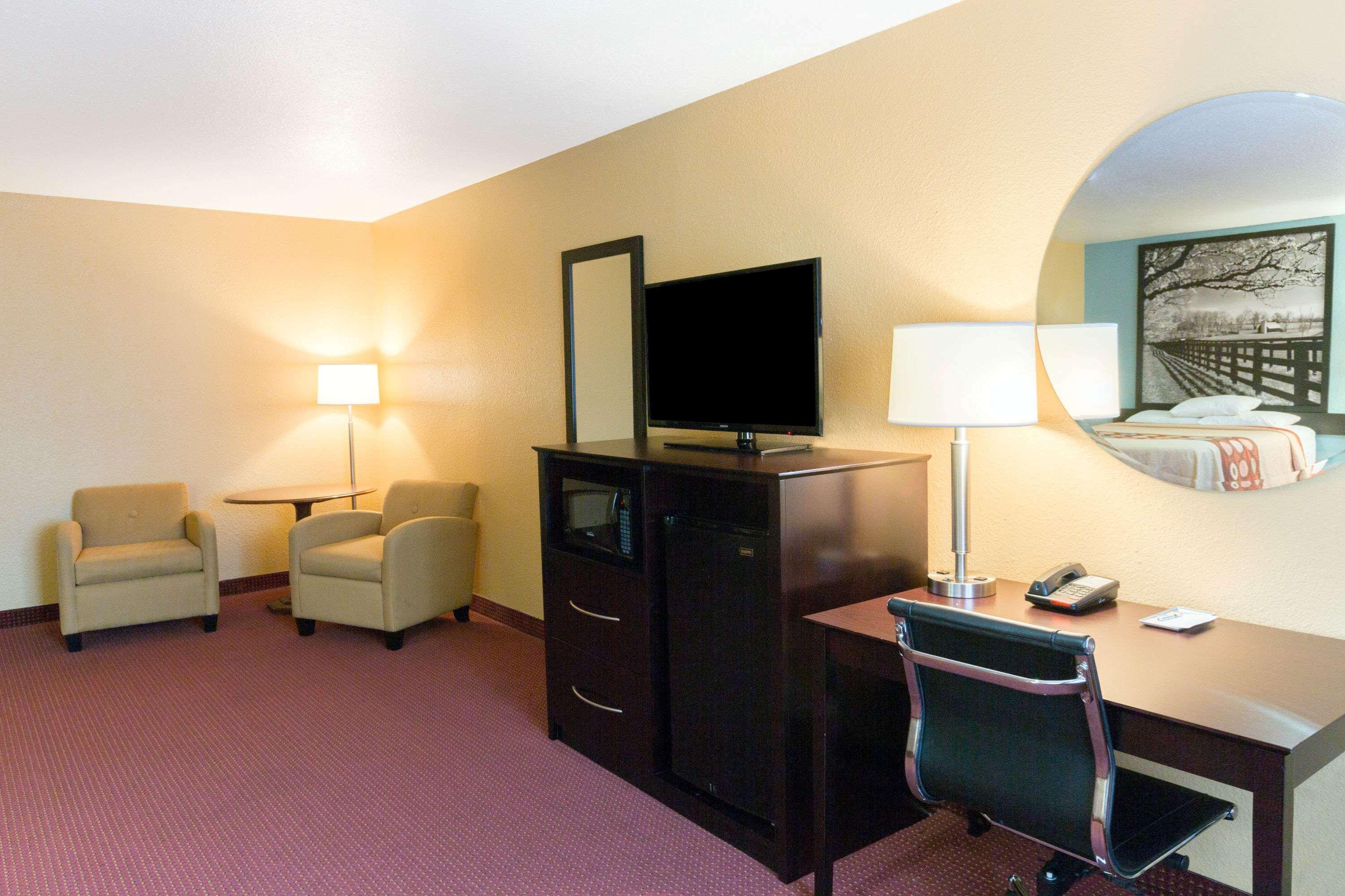 Hotel Super 8 By Wyndham Richmond Extérieur photo