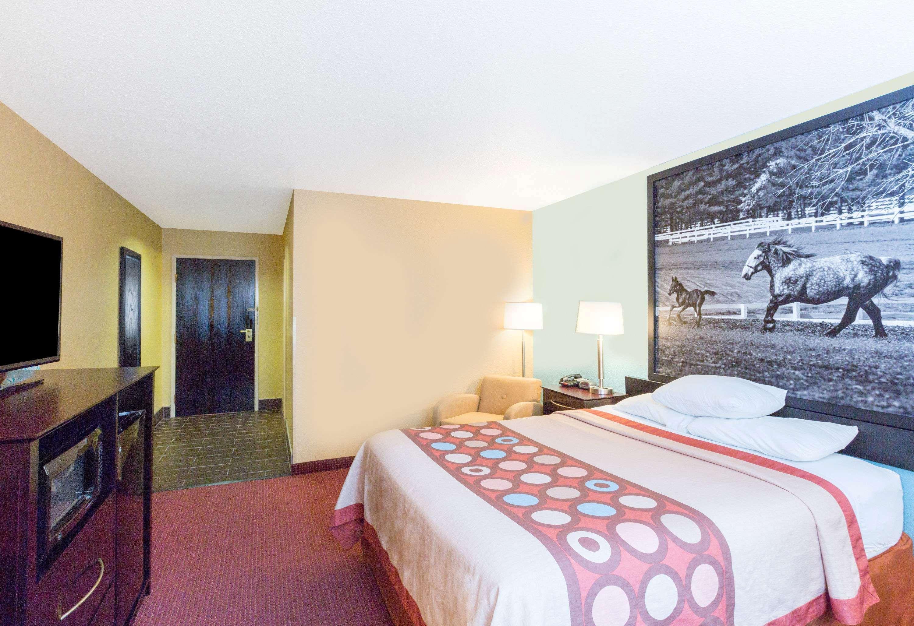 Hotel Super 8 By Wyndham Richmond Extérieur photo