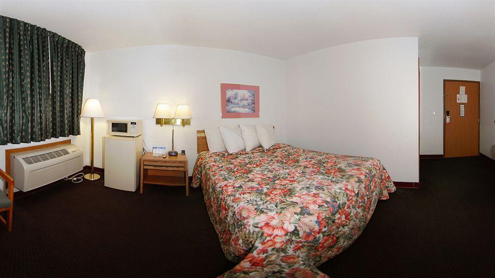 Hotel Super 8 By Wyndham Richmond Extérieur photo